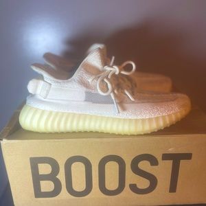 All white yeezy size 9.5